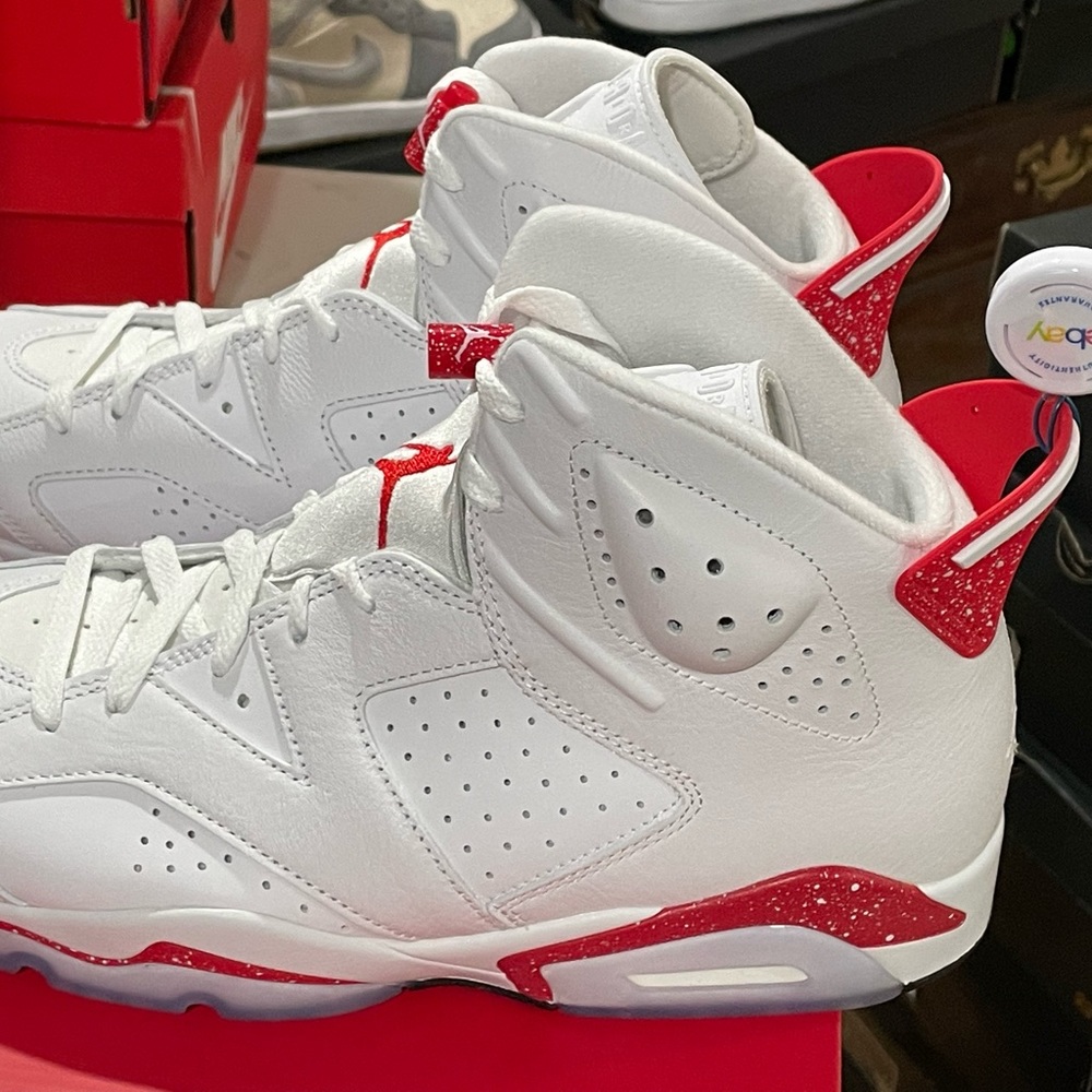 Size 11 new Jordan 6 “Red Oreo”